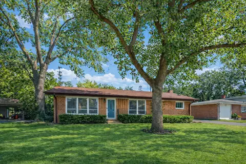 513 Edens Ln, Northfield, IL 60093