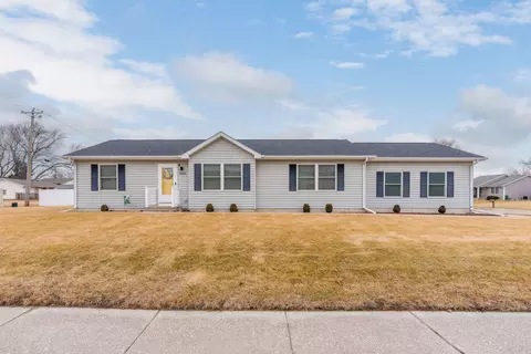 1005 17th Ave, Silvis, IL 61282