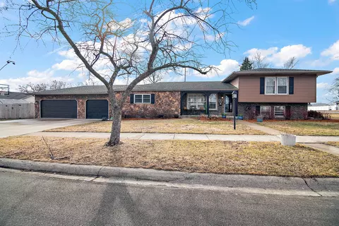 206 Meadows Rd S, Bourbonnais, IL 60914