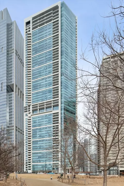 340 E Randolph St #905, Chicago, IL 60601