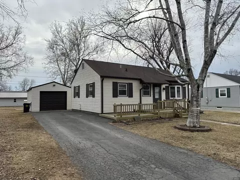 Exterior - 215 Cedar St, Morrison, IL 61270 photo 2 of 3