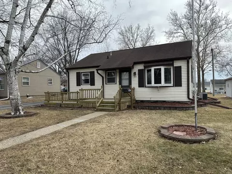 215 Cedar St, Morrison, IL 61270