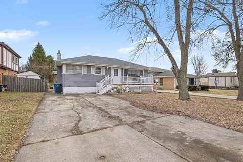 10541 S 84th Ave, Palos Hills, IL 60465