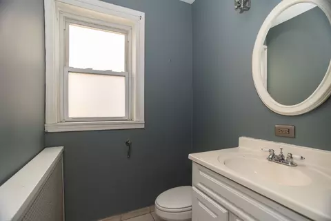 Bath - 2321 E 69th St #2, Chicago, IL 60649 photo 2 of 2