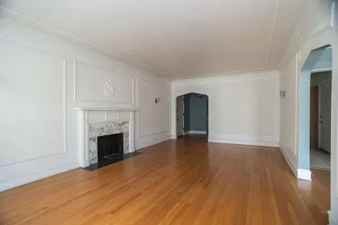 Living - 2321 E 69th St #2, Chicago, IL 60649 photo 2 of 4