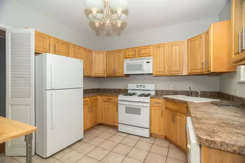 Kitchen - 2321 E 69th St #2, Chicago, IL 60649 photo 1 of 2