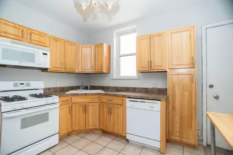 Kitchen - 2321 E 69th St #2, Chicago, IL 60649 photo 2 of 2
