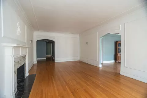 Living - 2321 E 69th St #2, Chicago, IL 60649 photo 3 of 4