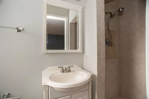 Bath - 2321 E 69th St #2, Chicago, IL 60649 photo 1 of 2