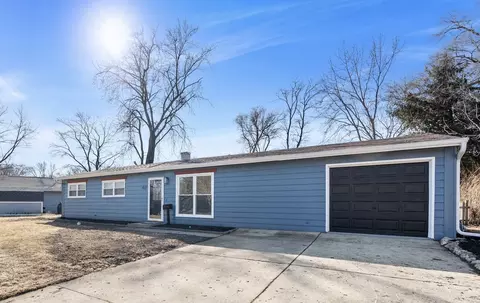 40 Chatham Pl, Montgomery, IL 60538