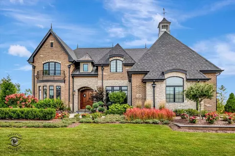 11483 Zermatt Dr, Frankfort, IL 60423