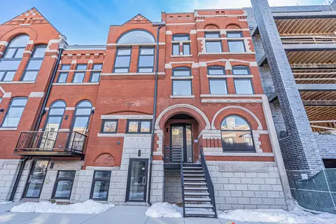 505 W Elm Ave #7, Chicago, IL 60610