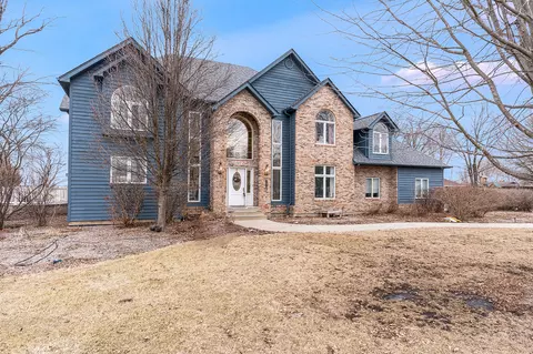 107 W North St, Gardner, IL 60424