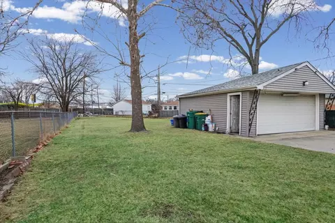 Exterior - 88 W Wayne Pl, Wheeling, IL 60090 photo 2 of 3