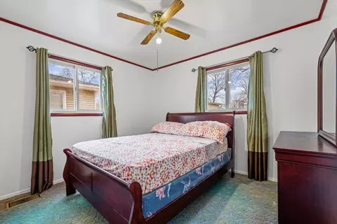 Bedroom - 88 W Wayne Pl, Wheeling, IL 60090 photo 3 of 4