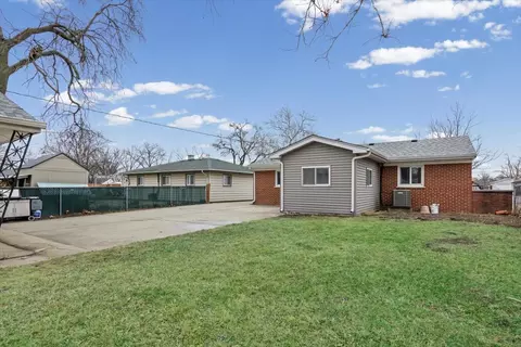 Exterior - 88 W Wayne Pl, Wheeling, IL 60090 photo 3 of 3