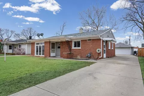 88 W Wayne Pl, Wheeling, IL 60090