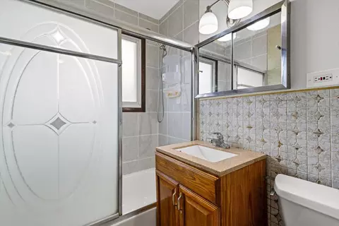 Bath - 88 W Wayne Pl, Wheeling, IL 60090 photo 1 of 1