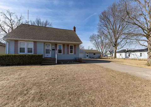 617 3rd Ave, Camanche, IA 52730