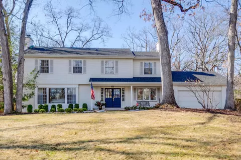 890 S Cherokee Rd, Lake Forest, IL 60045