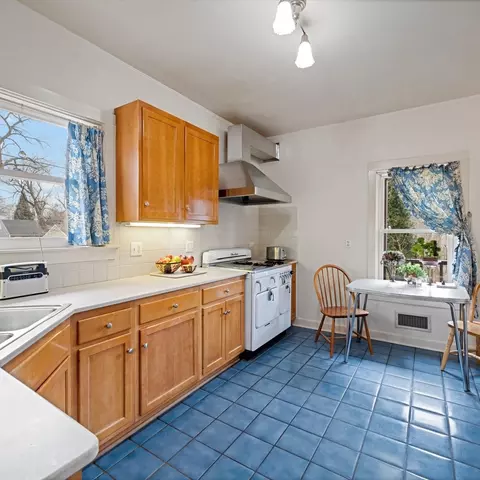 2500 Thayer St, Evanston, IL 60201 photo 12