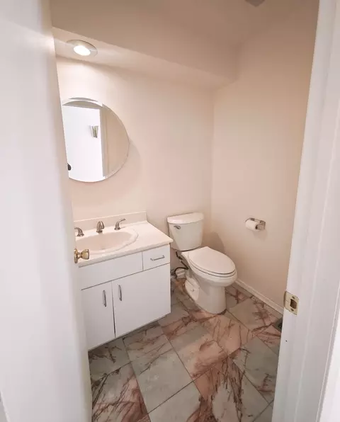 Bath - 3820 Kiess Dr, Glenview, IL 60025 photo 1 of 5