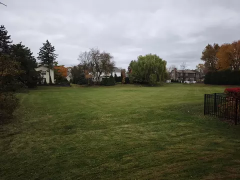 Exterior - 3820 Kiess Dr, Glenview, IL 60025 photo 6 of 7