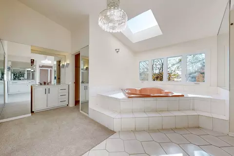 Bath - 3820 Kiess Dr, Glenview, IL 60025 photo 2 of 5