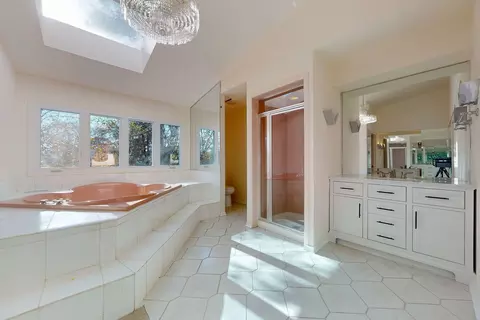 Bath - 3820 Kiess Dr, Glenview, IL 60025 photo 3 of 5