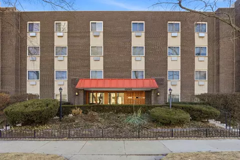 10015 Beverly Dr #205, Skokie, IL 60076