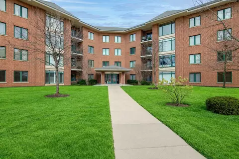 875 E 22nd St #114, Lombard, IL 60148