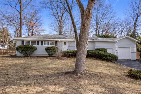 1348 Dairy Ln, Mundelein, IL 60060
