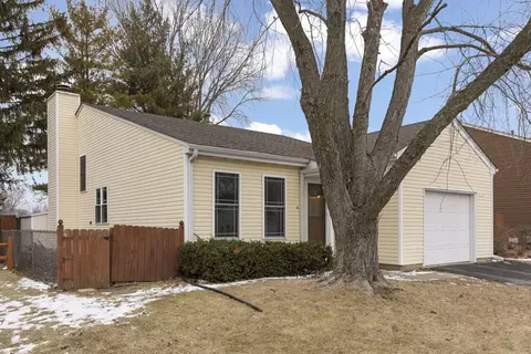 2630 White Barn Rd, Aurora, IL 60502