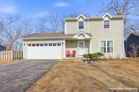 742 Dartmouth Dr, Island Lake, IL 60042