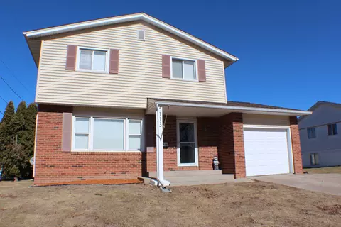 Exterior - 5113 44th Ave, Moline, IL 61265 photo 4 of 5