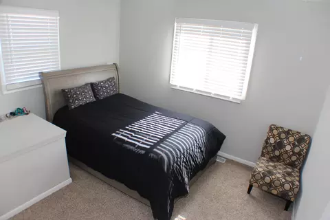 Bedroom - 5113 44th Ave, Moline, IL 61265 photo 2 of 7