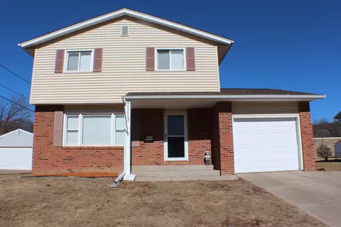 5113 44th Ave, Moline, IL 61265