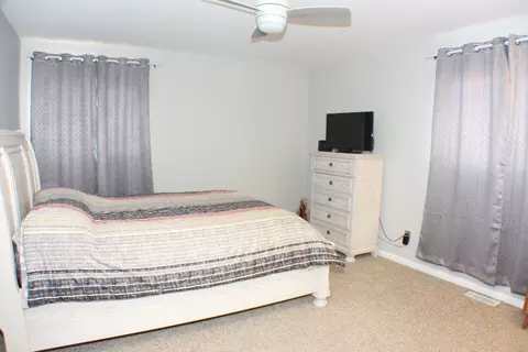 Bedroom - 5113 44th Ave, Moline, IL 61265 photo 6 of 7