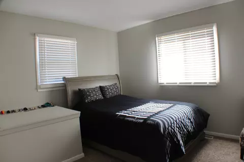 Bedroom - 5113 44th Ave, Moline, IL 61265 photo 1 of 7