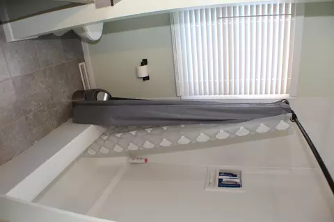 Bath - 5113 44th Ave, Moline, IL 61265 photo 3 of 3
