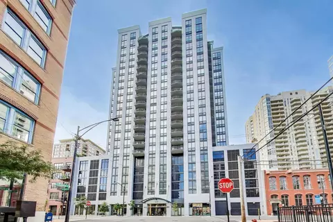 435 W Erie St #1106, Chicago, IL 60654