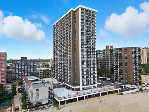 5855 N Sheridan Rd #21J, Chicago, IL 60660