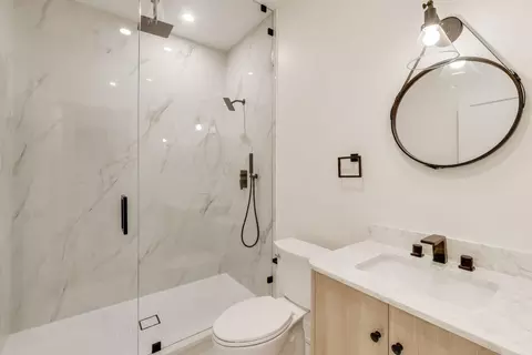 Bath - 280 Blackhawk Rd, Riverside, IL 60546 photo 4 of 5