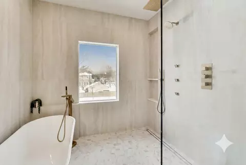Bath - 280 Blackhawk Rd, Riverside, IL 60546 photo 3 of 5