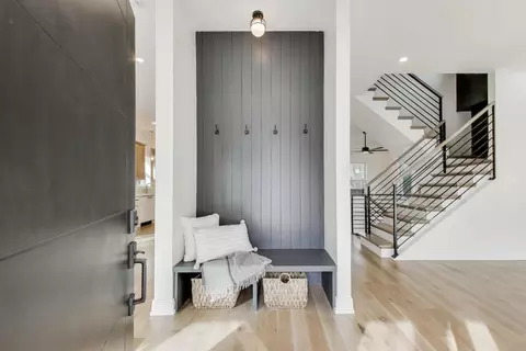 Entry Way - 280 Blackhawk Rd, Riverside, IL 60546 photo 1 of 2