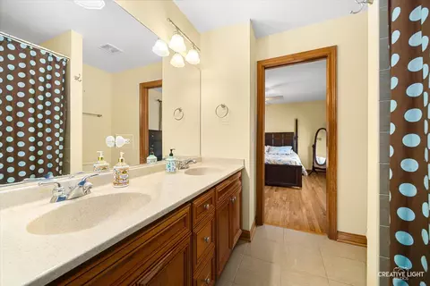 Bath - 3415 Minito Ct, Naperville, IL 60564 photo 3 of 6