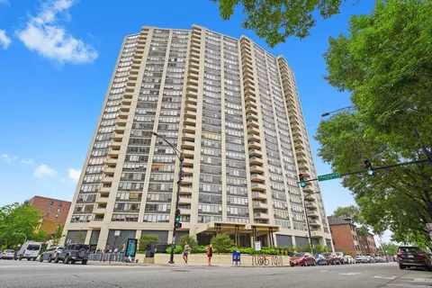 3930 N Pine Grove Ave #809, Chicago, IL 60613