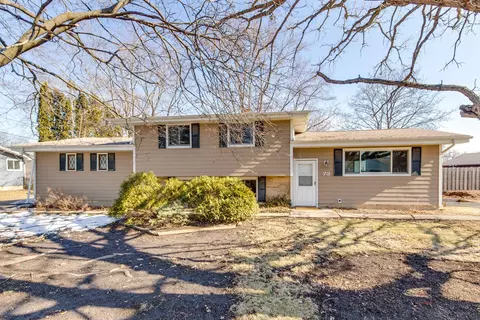 73 S Beck Rd, Lindenhurst, IL 60046