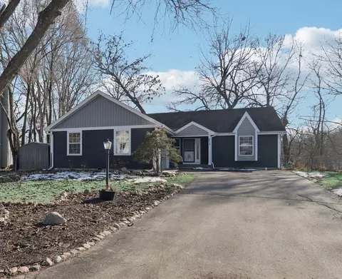 4213 Hale Ln, Island Lake, IL 60042
