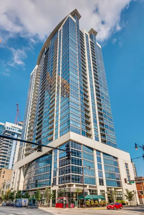 100 E 14th St #2205, Chicago, IL 60605